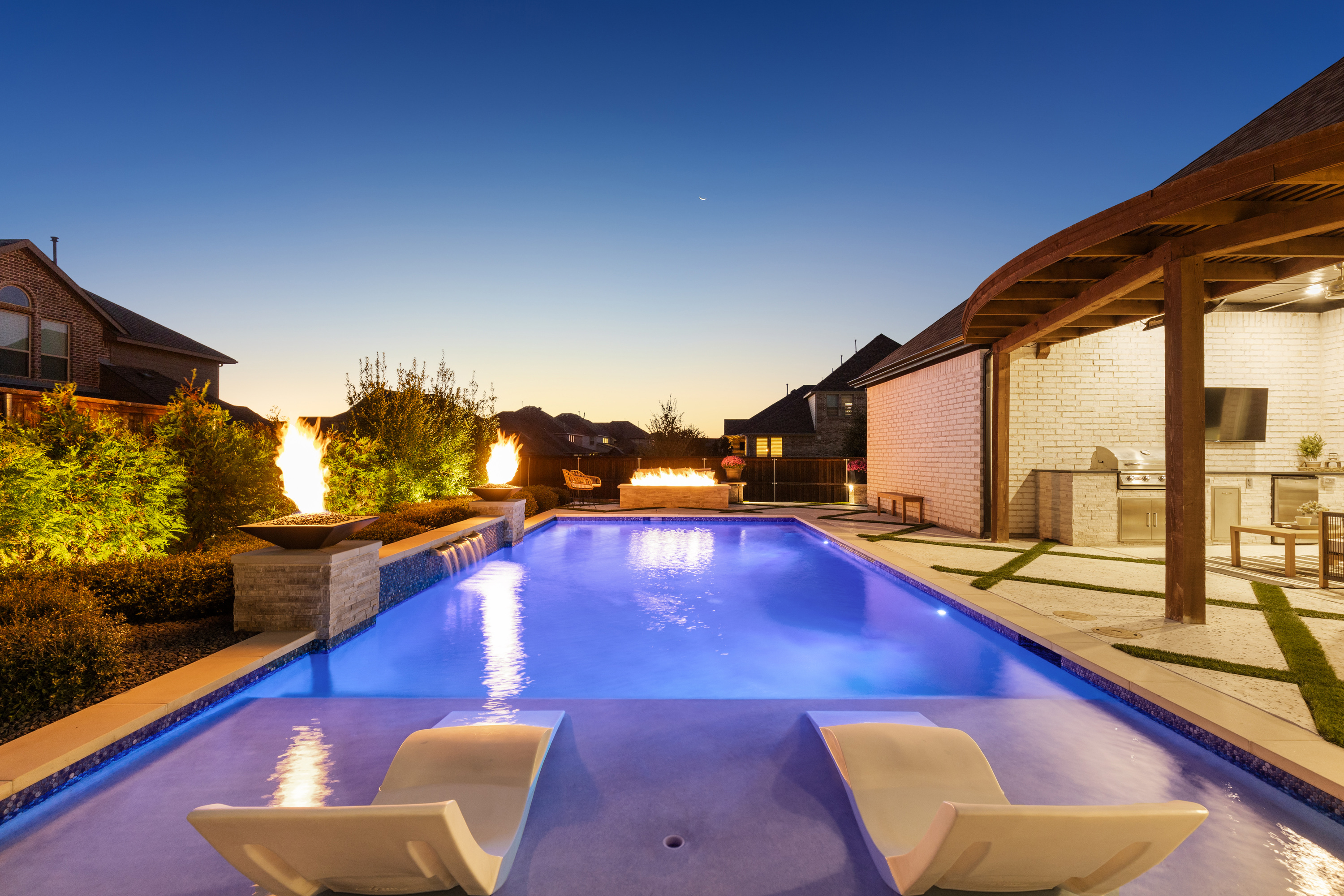 Luxury home kitchen - Kam Gill Luxury Real Estate